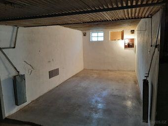 Nabízím k dlouhodobému pronájmu garážové stání v Nemocniční 