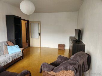 Nabízíme k prodeji prostorný byt 2+1 s lodžií o výměře 66 m2