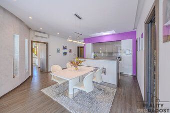 Architektonicky výjimečný bungalov 5+kk se samostatným apart