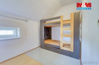 Nadstandardně prostorný a světlý rodinný dům se nachází v kl