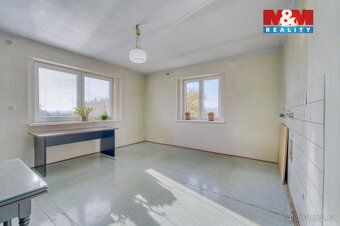 Nadstandardně prostorný a světlý rodinný dům se nachází v kl