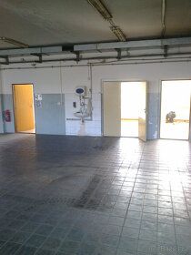Hala umístěna v průmyslové zóně Volný příjezd NA Parkovací p