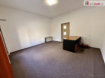 + Elektřina 700,- Kč, plyn 2000,- Kč, voda 500,- Kč, Interne