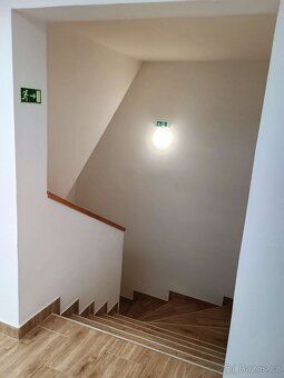 Pronájem nově zařízeného prostorného 76 m2 velkého nového by