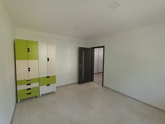 Pronájem bytu o výměře 70 m² v 1. patře domu na ulici Hlavní