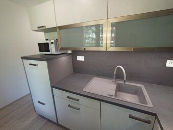 Pronájem bytu o výměře 70 m² v 1. patře domu na ulici Hlavní