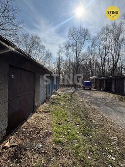 Prodej garáže v klidné části Radvanic. Cihlová řadová garáž,