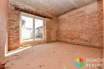 Nabízíme k prodeji rozestavěný řadový objekt v klidné lokali