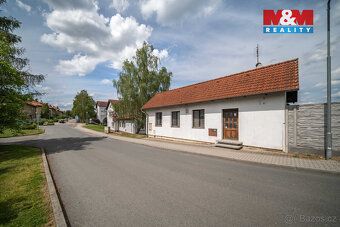 Pronájem restaurace v Radnicích u Rokycan. Cihlová budova o 