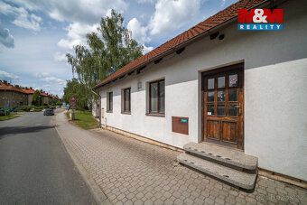 Pronájem restaurace v Radnicích u Rokycan. Cihlová budova o 