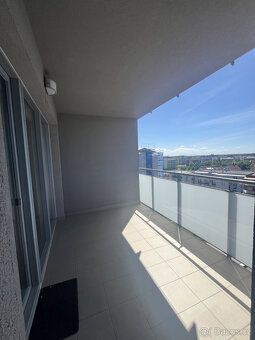 Nabízíme Vám exkluzivní příležitost k pronájmu moderního a p