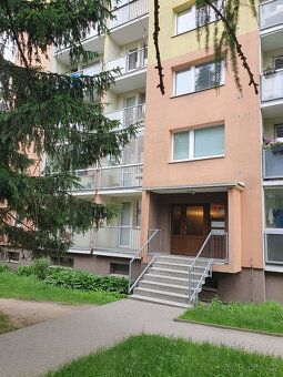 Nabízím k prodeji světlý byt o dispozici 1+1 a výměře 37,5 m