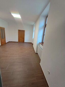 Pronájem prostorného 72 m2 velkého nového bytu v prvním patř