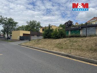 Nabízíme k dlouhodobému pronájmu řadovou cihlovou garáž 19 m