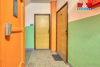 Nabízíme k pronájmu prostorný a slunný byt o dispozici 3+1 v