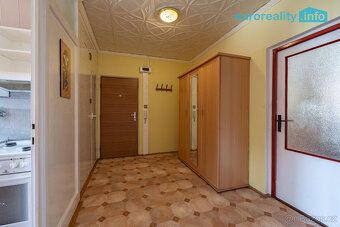 Nabízíme k prodeji světlý a velice prostorný byt o dispozici