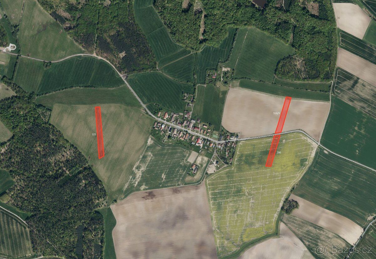 V katastrálním území Hrachoviště u Býště (Býšť) v okrese Par