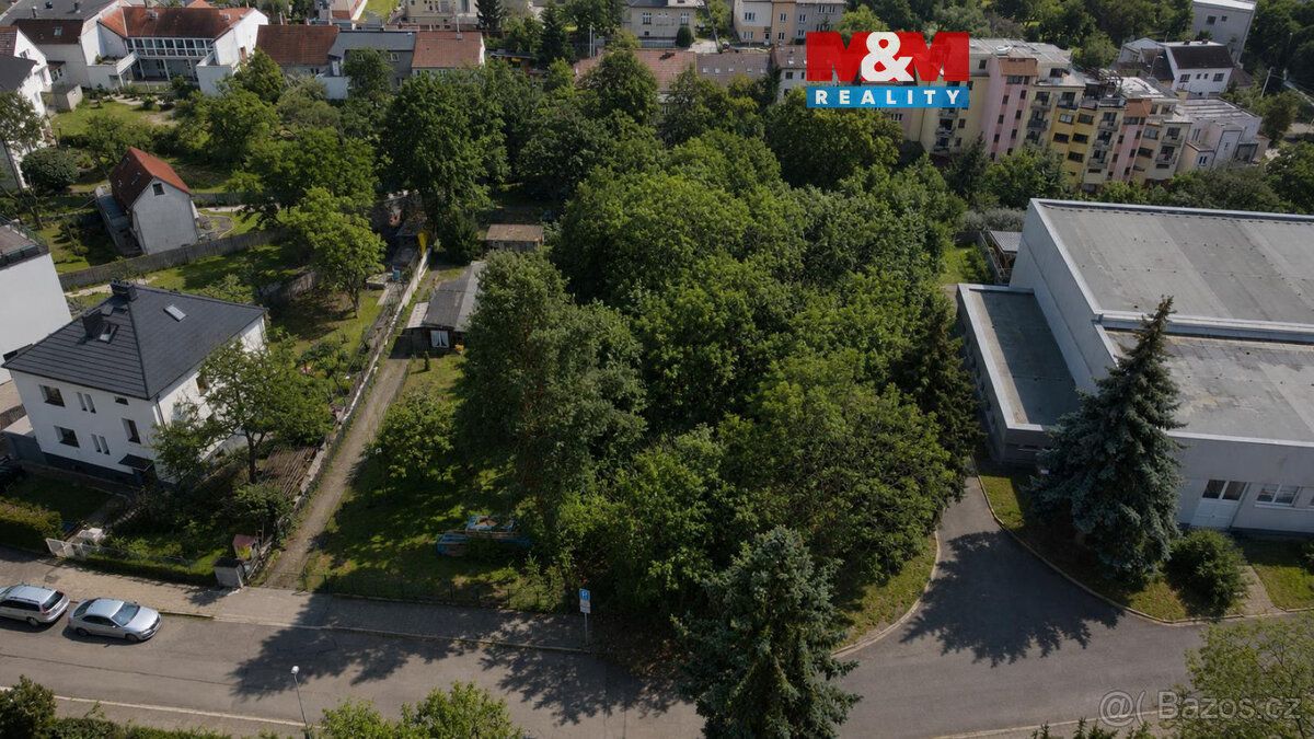 Nabízíme k prodeji unikátní pozemek o charakteru zahrady v p