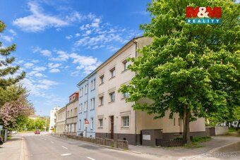 Nabízíme k pronájmu kancelář s komorou o výměře 17,5 m² v ul