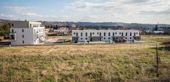 BYT BEZ PROVIZE RK. Nabízím k pronájmu slunný byt 1+kk v rám