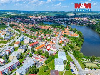 Nabízíme k prodeji slunný byt 2+1 o užitné ploše 59 m² v kli