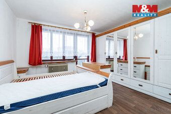 Nabízíme k prodeji prostorný rodinný dům o dispozici 6+1 s p
