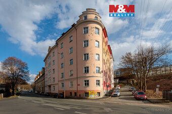 Nabízíme byt 2+1, 66m ve třetím patře bez výtahu v původním 