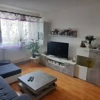 Nabízíme byt 2+1, 66m ve třetím patře bez výtahu v původním 
