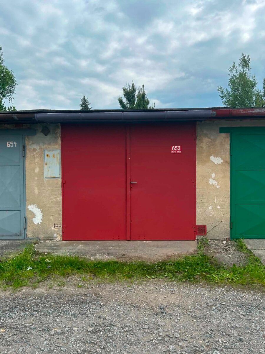 Nabízím k prodeji garáž o výměře 20 m² v klidné a dobře dost