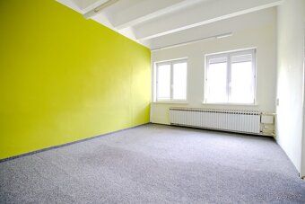 V centru Hradce Králové nabízíme k pronájmu kancelářské pros