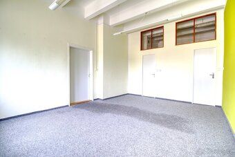 V centru Hradce Králové nabízíme k pronájmu kancelářské pros