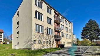 Nabízíme k dlouhodobému pronájmu světlý byt o dispozici 2+1 