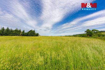 Prodej pozemku k bydlení o výměře 907 m² v katastrálním územ