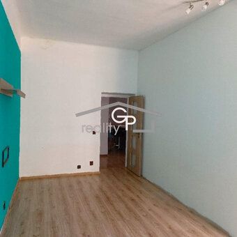 Nabízíme k pronájmu byt 3+1 s obytnou plochou cca 105 m2, na