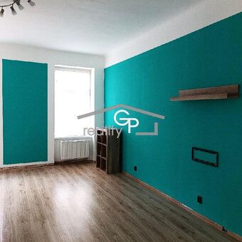 Nabízíme k pronájmu byt 3+1 s obytnou plochou cca 105 m2, na