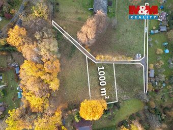 Nabízíme ke koupi stavební pozemek o výměře 1 000 m² v obci 