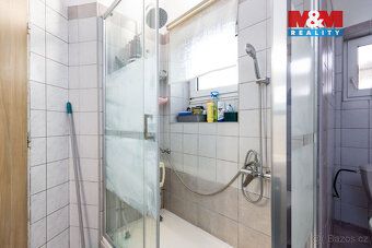 Nabízíme prostorný rodinný dům typu vila se dvěma samostatný