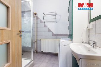 Nabízíme prostorný rodinný dům typu vila se dvěma samostatný