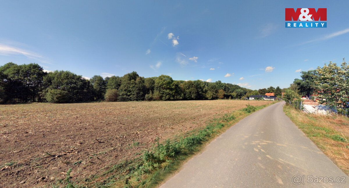 Nabízíme k prodeji pole o výměře 19 235 m². Pozemek se nachá