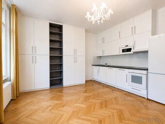 K pronájmu nabízíme elegantní a plně vybavený byt 2+1 o veli