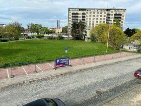 Teličkova ul, tzv. "za komínem". Garáž je čistá a suchá. Vol