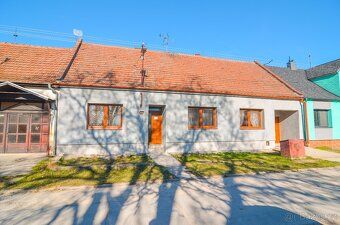 Nabízíme k prodeji prostorný rodinný dům 6+1 v klidné části 