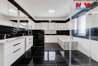 K prodeji nízkoenergetická zděná novostavba o dispozici 7+kk