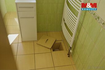 Nabízíme k prodeji prostorný samostatně stojící rodinný dům 