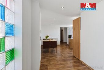 Nabízíme k prodeji prostorný samostatně stojící rodinný dům 