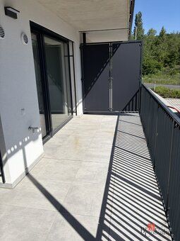 Pronájem bytu 2kk s balkonem a parkovacím stánímNabízím k pr