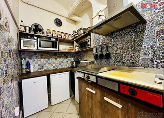 Přenechání pronájmu plně vybaveného bistra/restaurace za ods