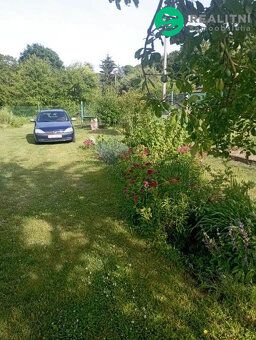 Pozemek o výměře 2 500 m2, oplocený, vjezdová brána z přístu