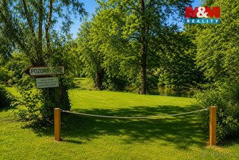 Předmětem prodeje je stavební pozemek o výměře 804 m² situov