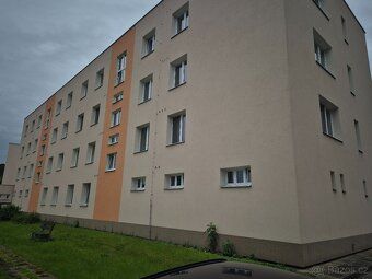 Nabízím k dlouhodobému pronájmu plně vybavený byt 3+1 o rozm